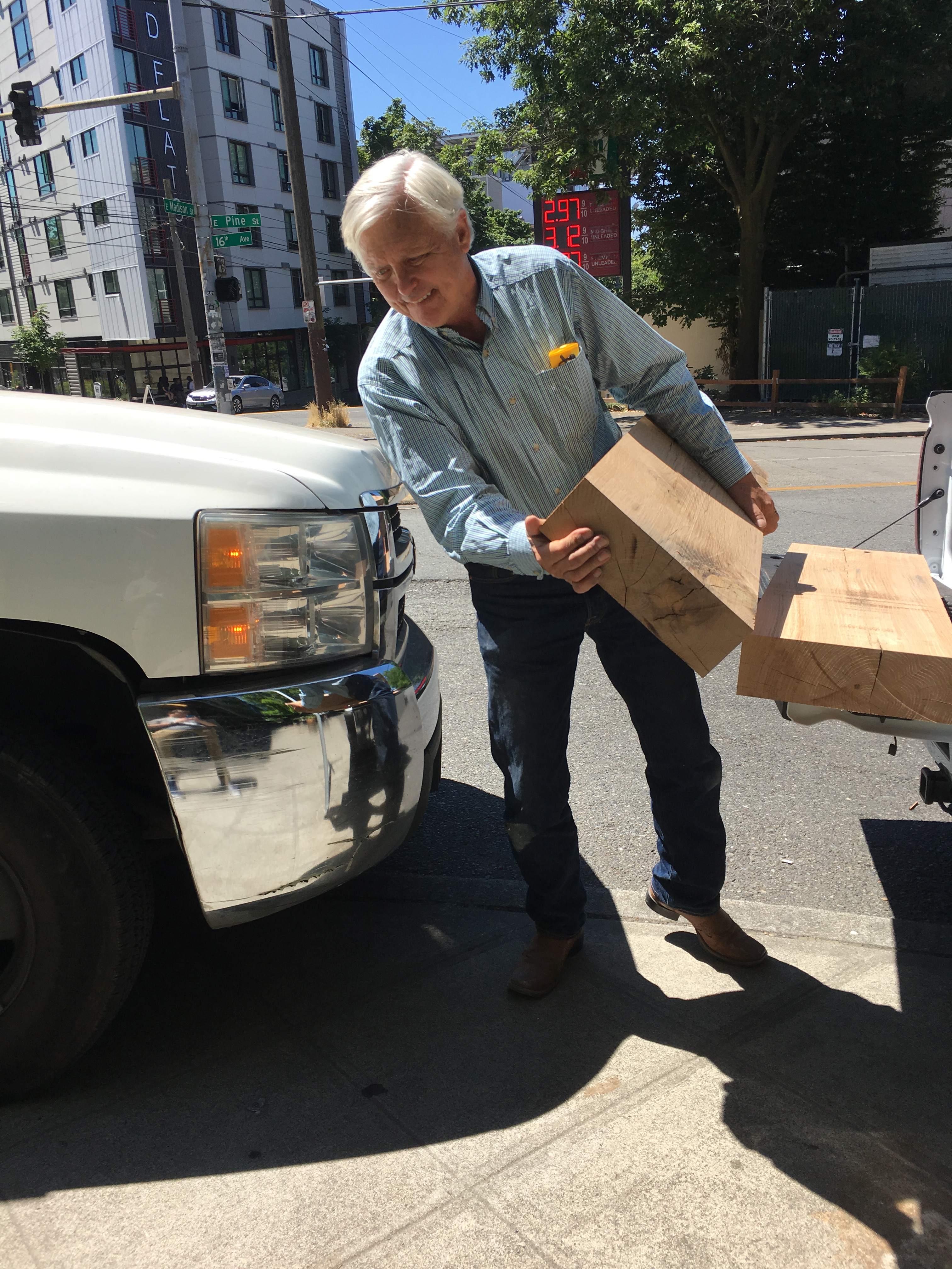 Larry unloading the treads